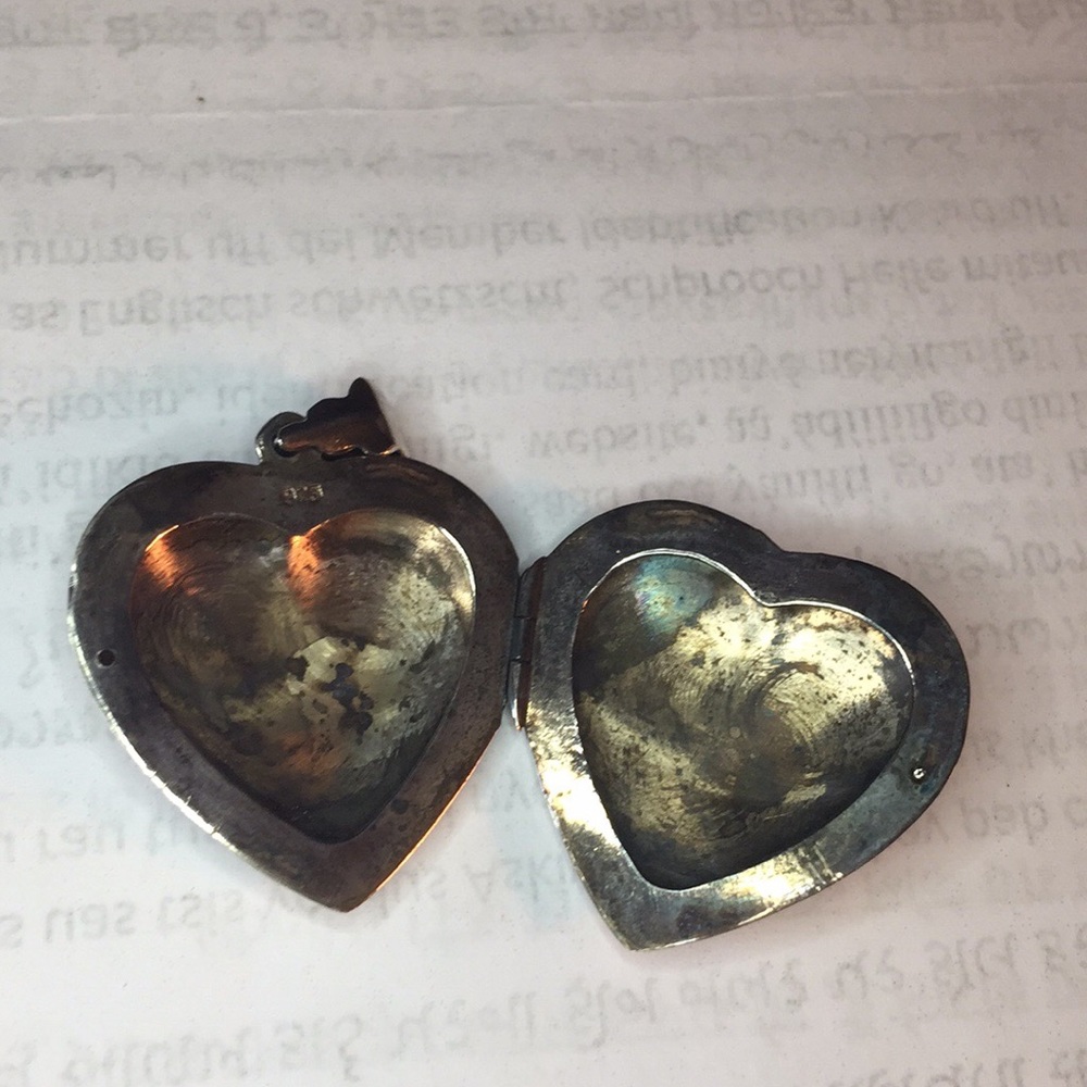 Locket - Picture 3 of 4